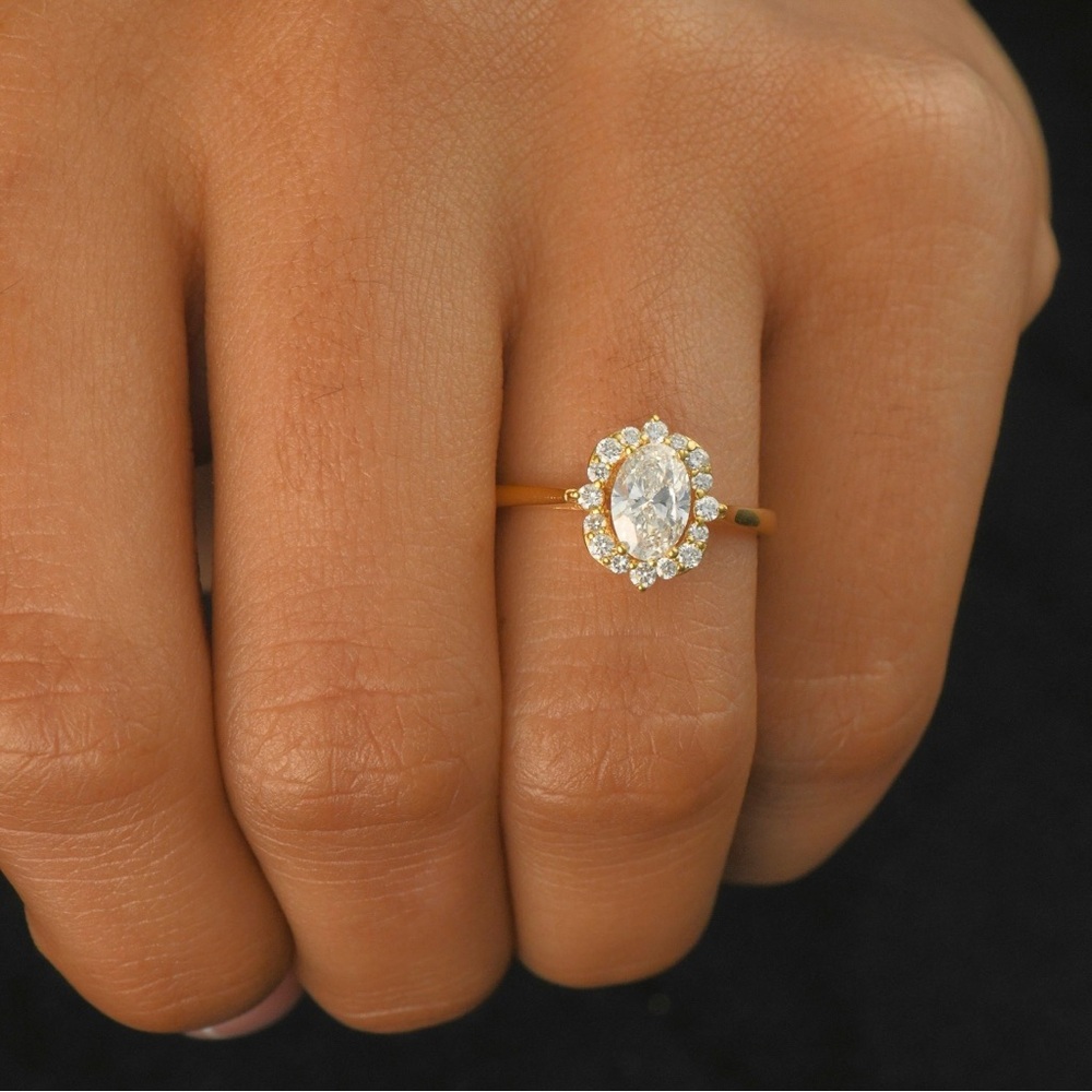 Elegant Gold Women's Ring